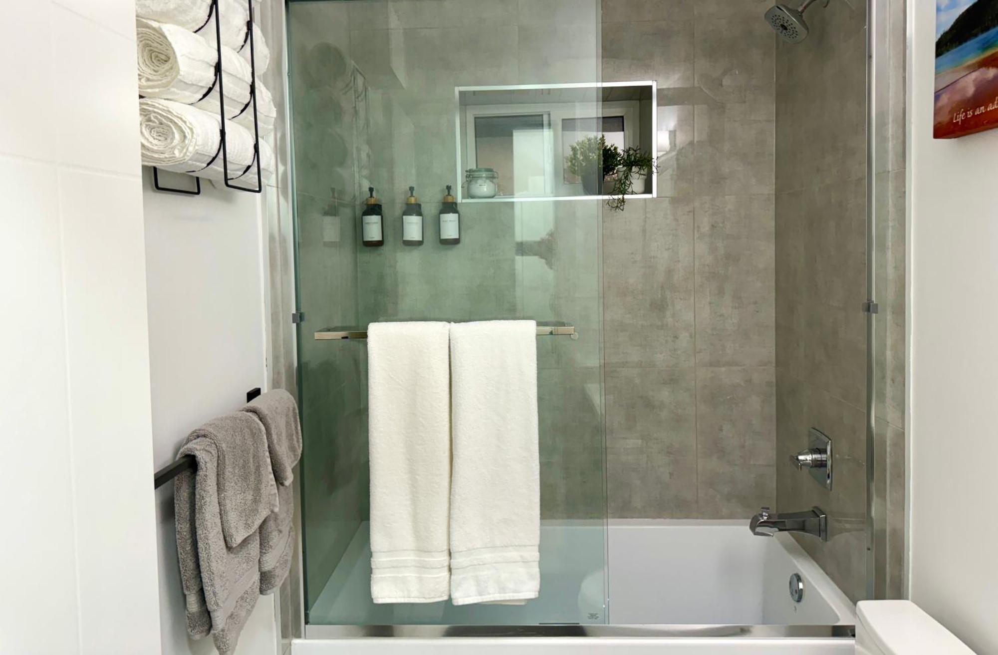 The Sunset Haven- Cozy 2Br Basement Suite Near White Rock Surrey Dış mekan fotoğraf