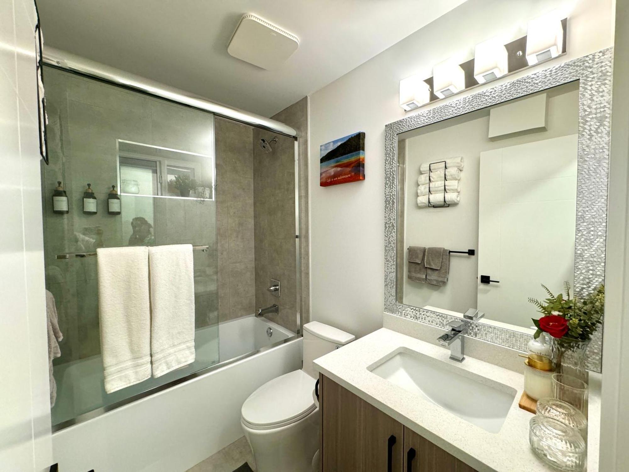 The Sunset Haven- Cozy 2Br Basement Suite Near White Rock Surrey Dış mekan fotoğraf